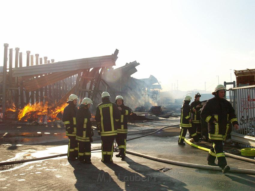 Grossbrand Holzlager Siegburg Industriestr P001.JPG